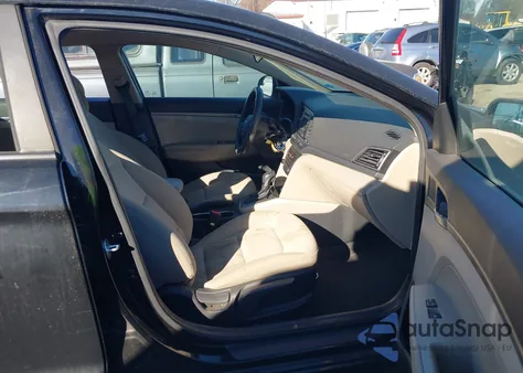 2017 Hyundai Elantra Se z USA, uszkodzony, nr VIN KMHD74LF6HU403131